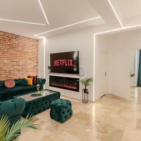 Luxury Living: Smart 2Br Apartment At Unirii Square Bucarest Exterior foto