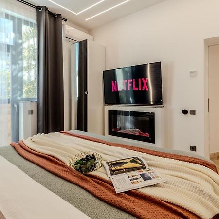 Luxury Living: Smart 2Br Apartment At Unirii Square Bucarest Exterior foto