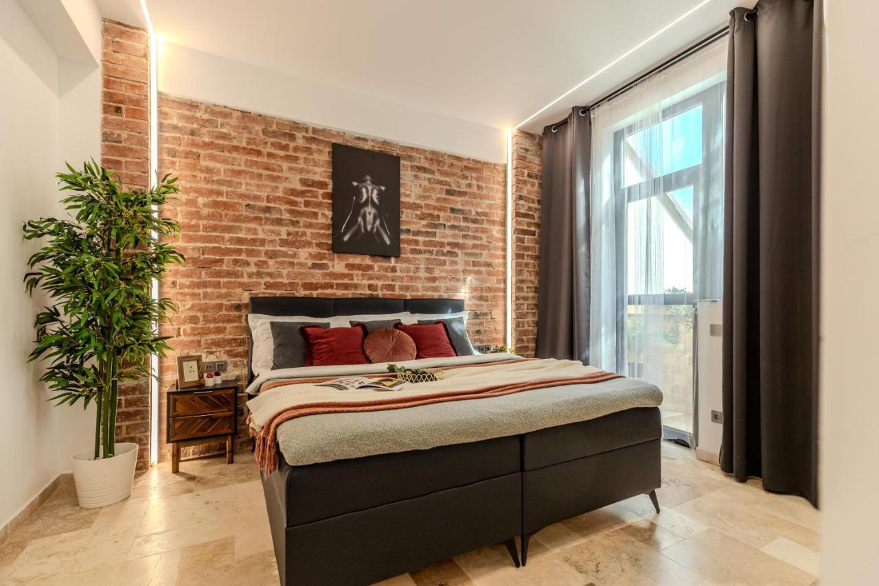 Luxury Living: Smart 2Br Apartment At Unirii Square Bucarest Exterior foto
