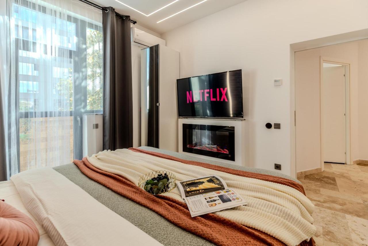 Luxury Living: Smart 2Br Apartment At Unirii Square Bucarest Exterior foto